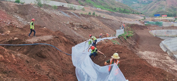 1562727402224109.jpg 項目部人員和現(xiàn)場施工人員共同參與到演練中來.jpg
