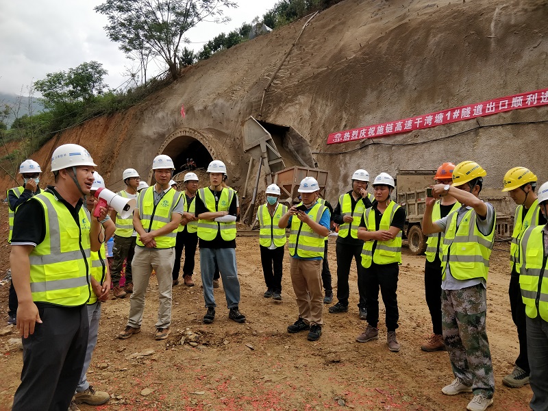 參觀1、2#隧道.jpg