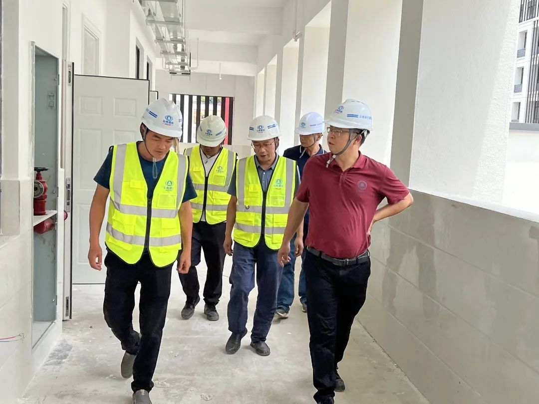 1659491088472226.jpg 李元鴻到巧家四中項目檢查.jpg