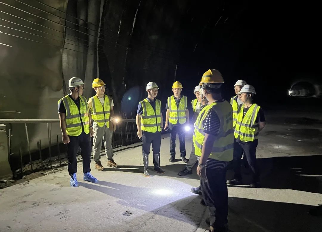 1660613439431458.jpg 金光祥帶隊(duì)到永勐項(xiàng)目開展安全綜合大檢查及“夏送清涼”慰問活動1.jpg