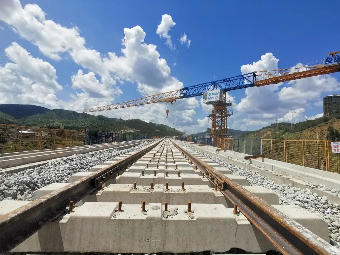 1662034688831724.jpg 祥云財(cái)富鐵路專用線正線鋪軌完成!2.jpg
