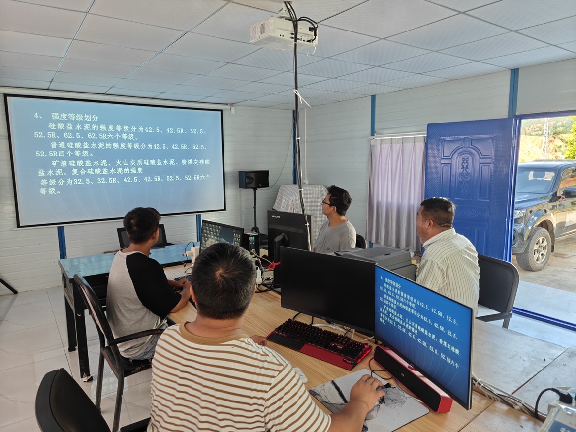 1756773502481590.jpg 南澗產(chǎn)業(yè)園項(xiàng)目開(kāi)展混凝土原材料質(zhì)量檢查培訓(xùn).JPG