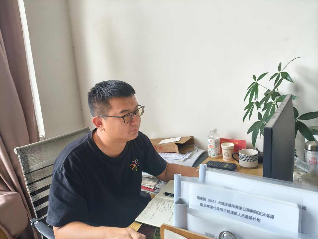 南云項目部青年在開展計量工資—郭李強 (2).jpg